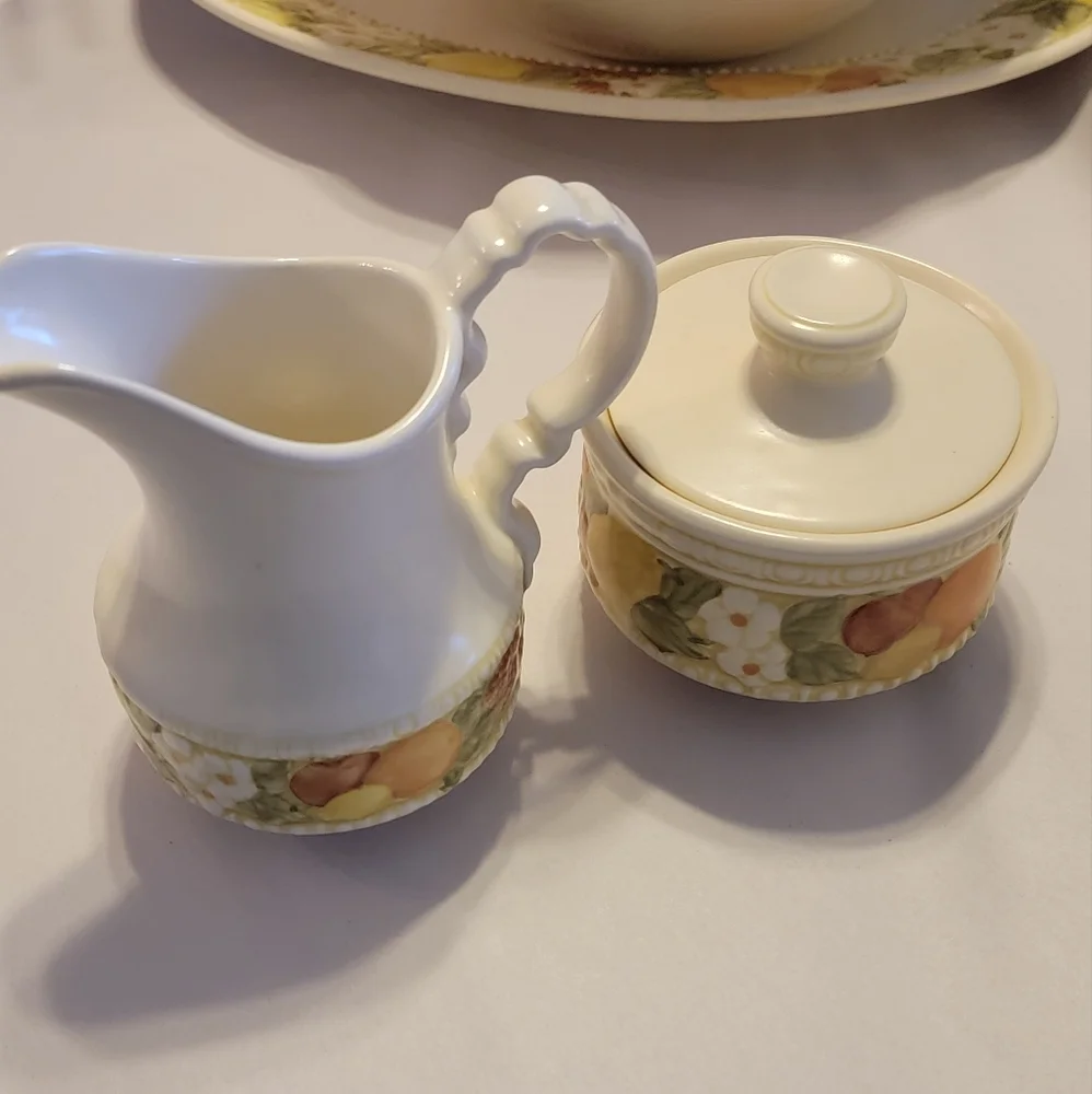 1960s Vernon Ware by Metlox Della Robbia Poppytrails Cream & Green